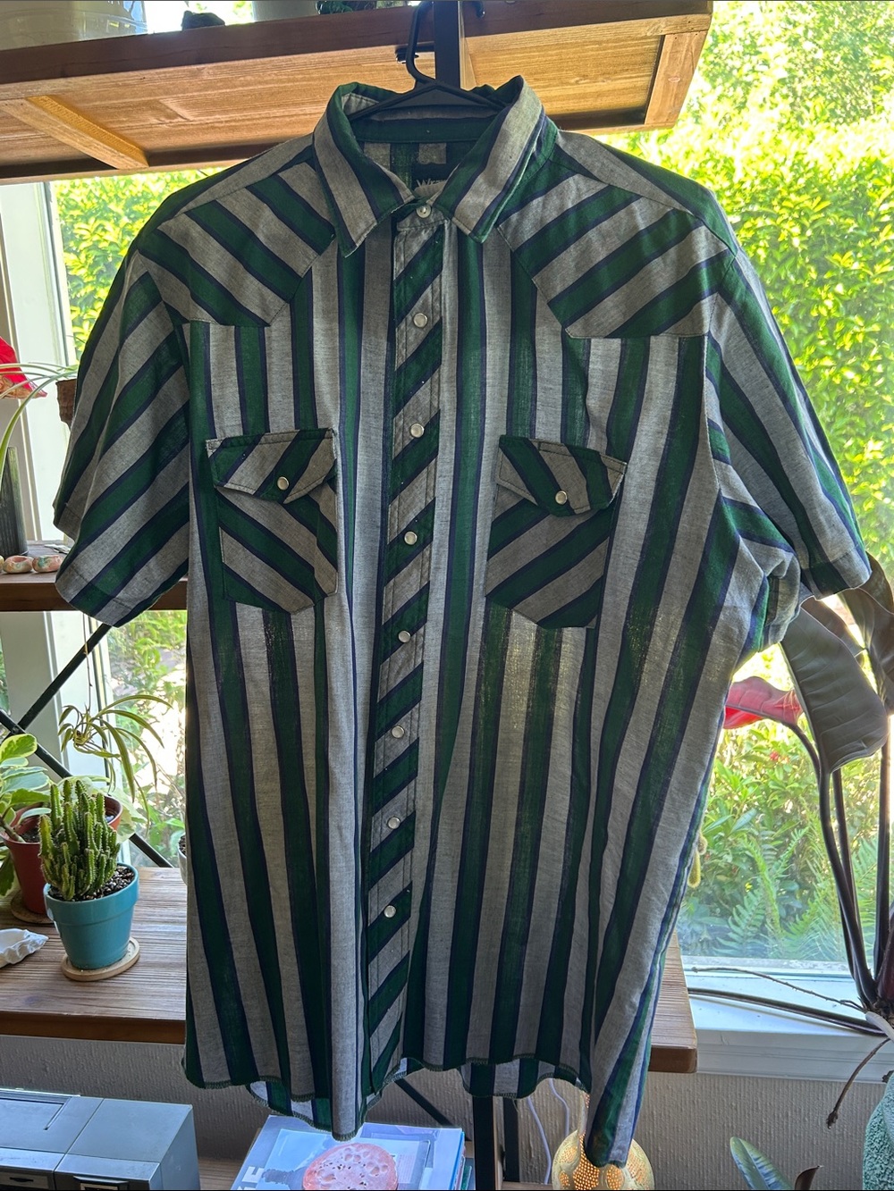 Wrangler Men's Short-Sleeve Button-Up Shirt in Green and Gray Stripes